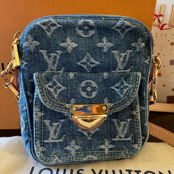 Louis Vuitton Fairfax Pochette - Picture 3 of 12